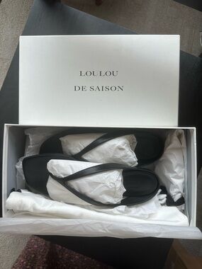 LOU LOU DE SAISON Black Leather Flip Sandals